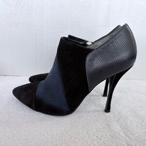 Tory Burch Suede Black and Navy Leather Ankle Bootie Sz 6 M Pump Heels